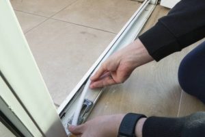 moyens pour isoler du froid et de la chaleur porte
